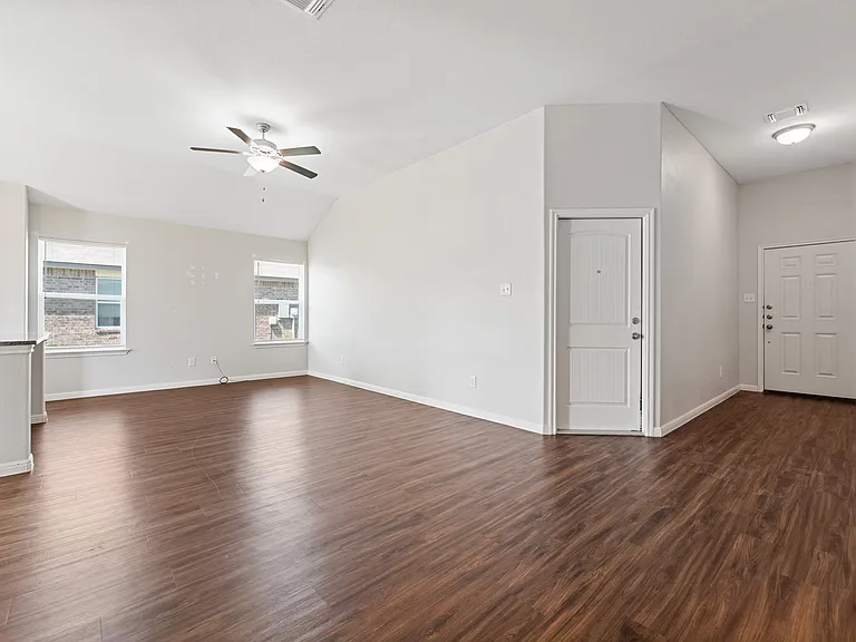 6607 Catherine Dr — Photo 4