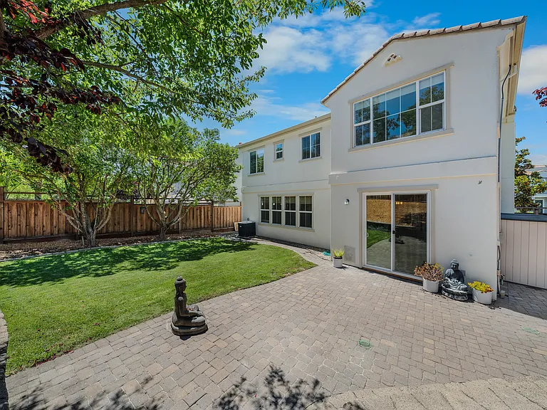 100 Portsmouth Dr — Photo 47