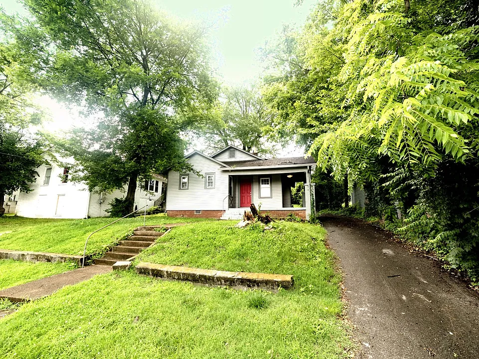 2413 Emmett Ave