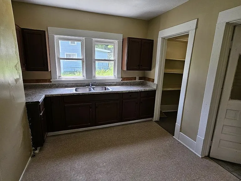 344 Fuller St — Photo 14