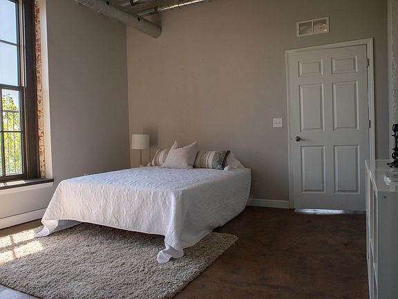 5th image of 402 E 4th St #10858415