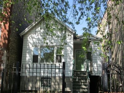 2928 N Sacramento Ave, Chicago, IL, 60618