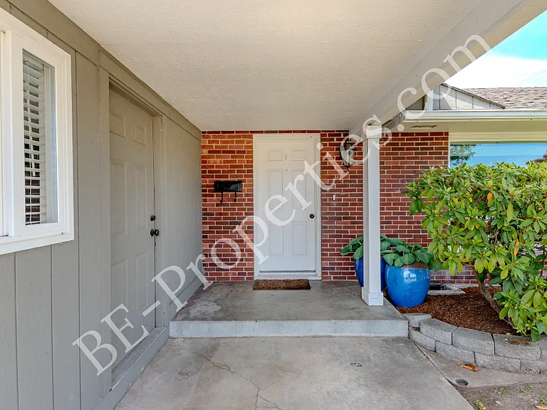 1840 N Shirley St — Photo 8