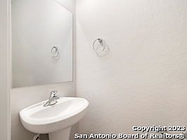 4th image of 455,459,463,467 Ryan Crossing