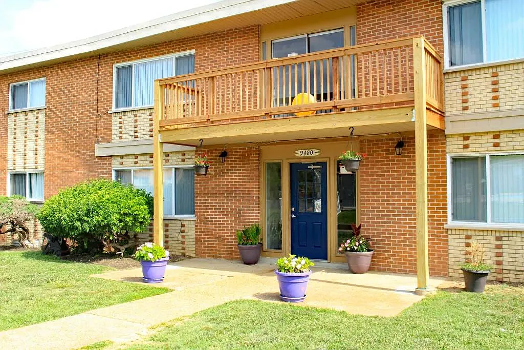 Eden Rock Apartments — Photo 2