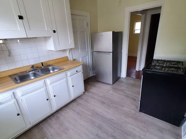3320 Berea Rd — Photo 20