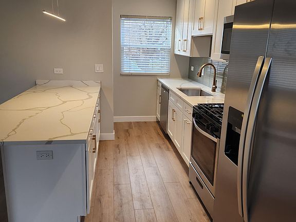 3rd image of 4018 N Oleander Ave
