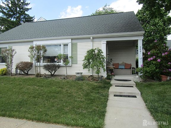 2nd image of 364 Old Nassau Rd #C
