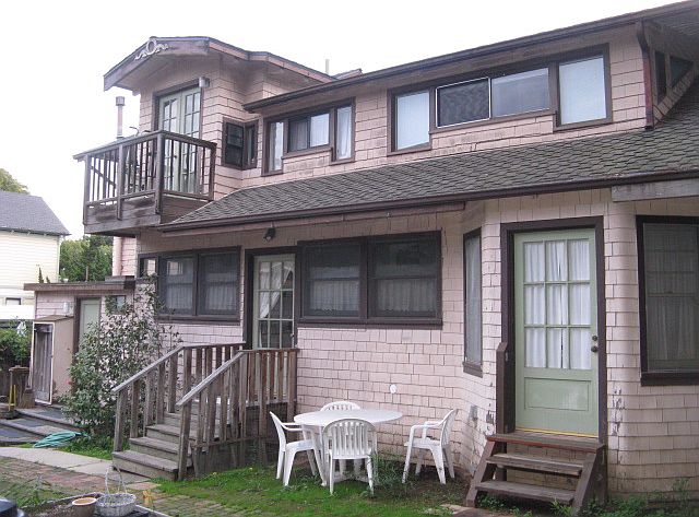 2nd image of 325 E Valerio St