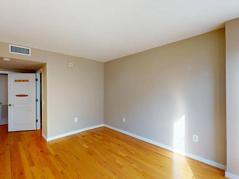 631 D St NW #931 — Photo 8