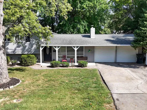 13 Martin Dr, New Albany, IN 47150