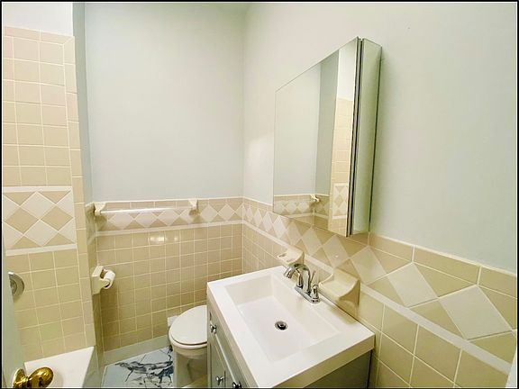 5th image of 253-06 Northern Blvd #2R
