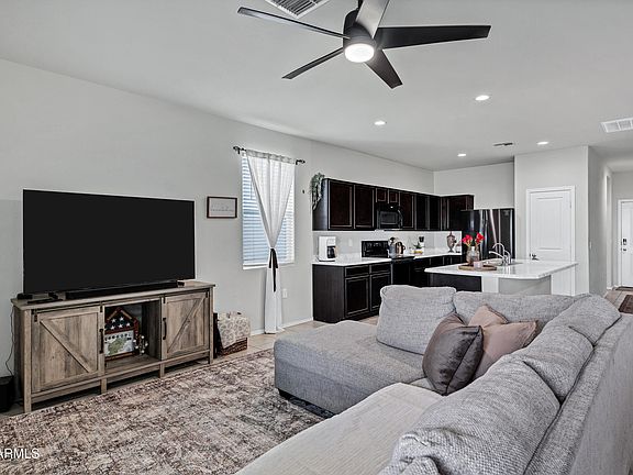 4th image of 1806 W CAMERON Boulevard