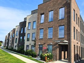 325 University Ave W