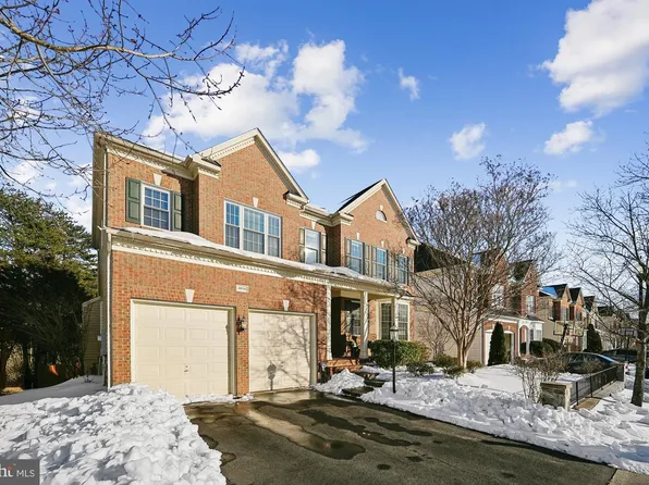 25730 S South Village Dr, Chantilly, VA 20152