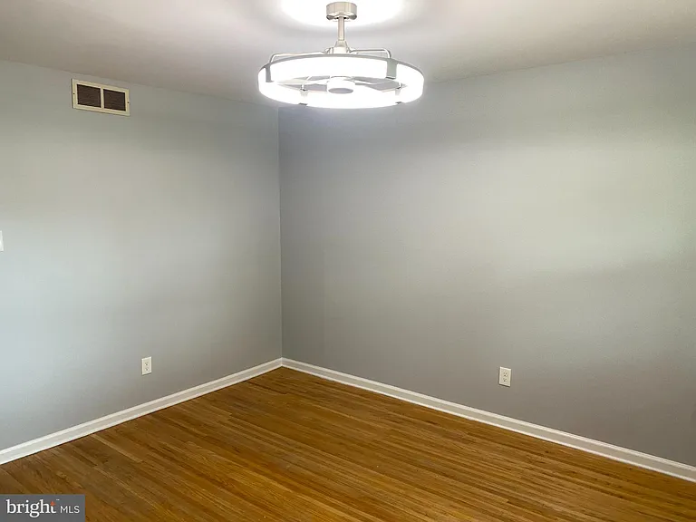 415 Monmouth Dr — Photo 32