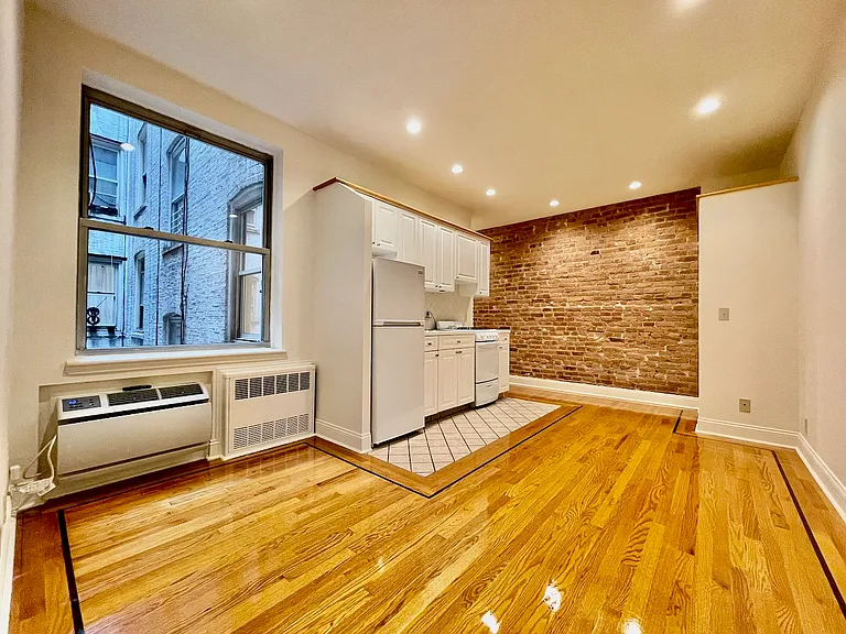 59 W 10th St #2D — Photo 7