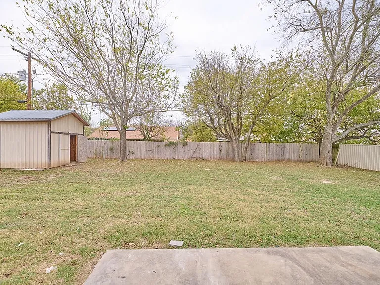 2510 Greenbriar Dr — Photo 20