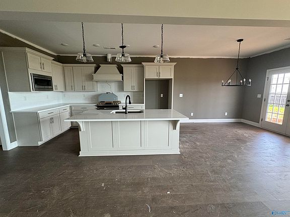 5th image of 125 Brier View Dr
