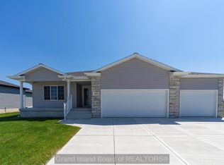 1419 Sagewood Ave, Grand Island, NE 68803