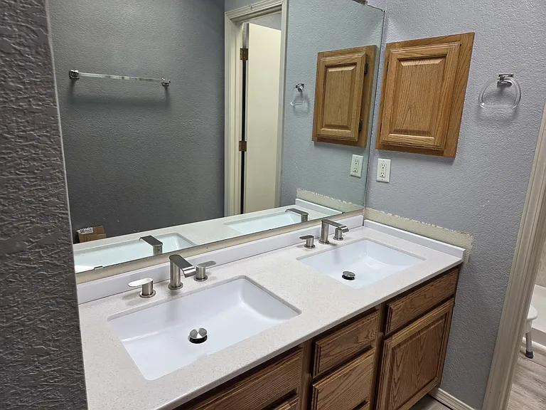 10825 Central Park Dr NE — Photo 13