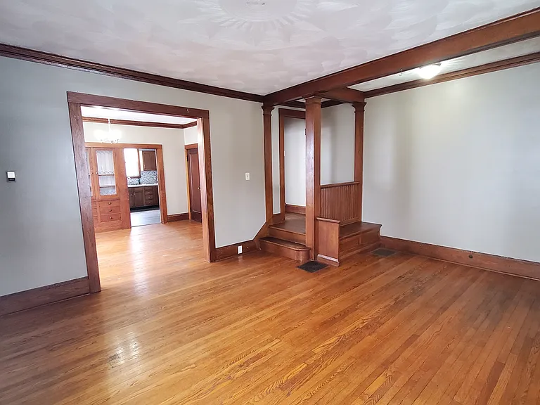 10-12 Lyon Pl — Photo 1