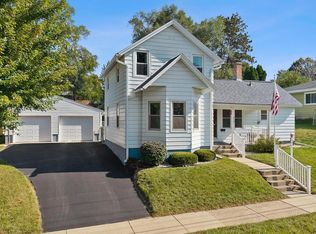 317 River St, Portage, WI 53901