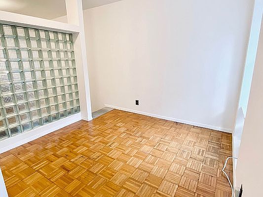 2nd image of 417 E 6th St APT 10