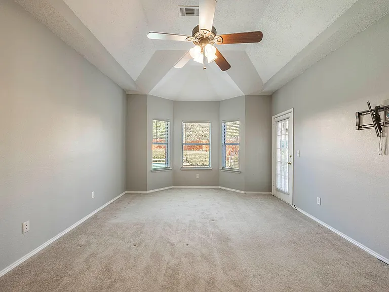 2705 Trophy Dr — Photo 18