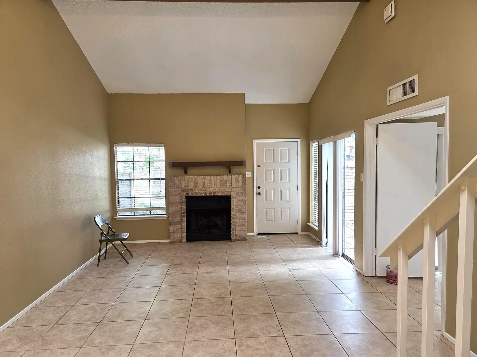 2 bed, 2.0 bath, 1274 sqft, $1,900 — Photo 4