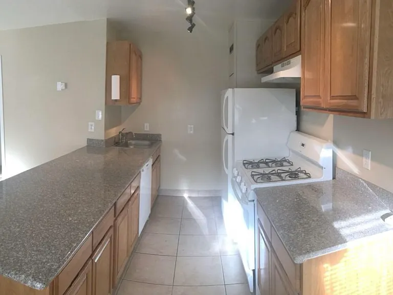 2711 E St #6 — Photo 2