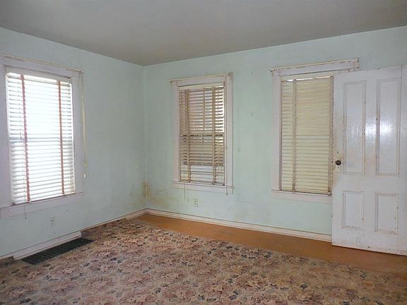3rd image of 58 Mary St