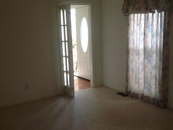 5th image of 275 Hickory Ln