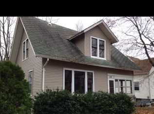 419 Crawford Ave, Dixon, IL 61021