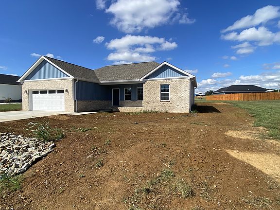 2nd image of 37 Fieldstone Cir