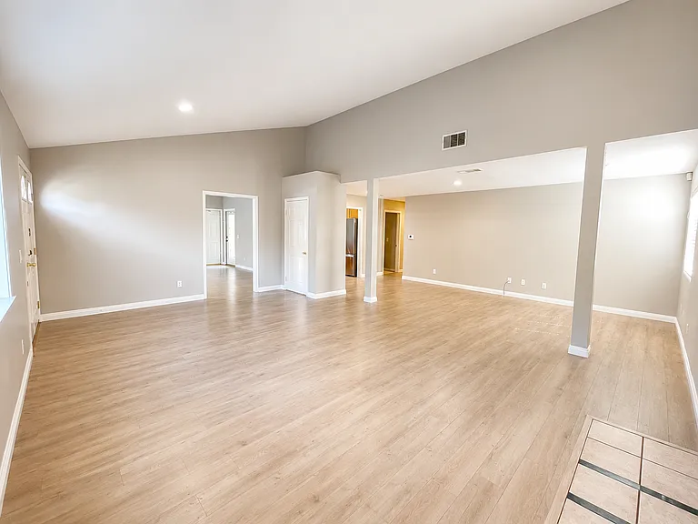 20606 Clark St — Photo 5