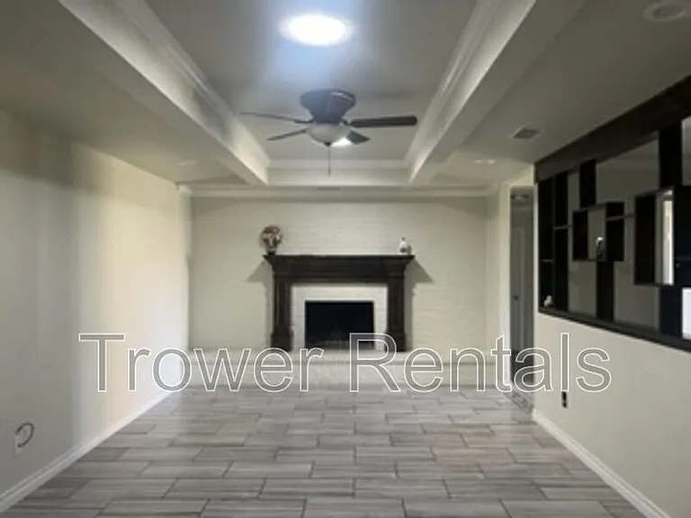 4011 E Everglade Ave — Photo 4