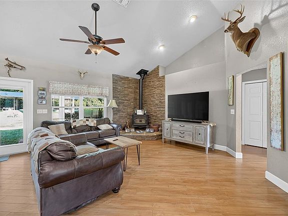 4th image of 13930 NE 41st Ter