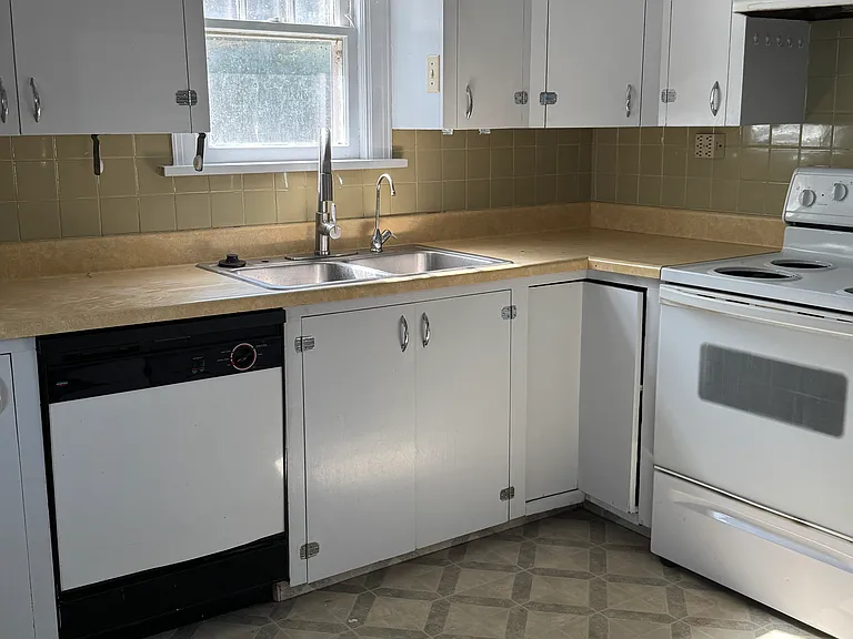 1527 N Woodland Ave — Photo 11