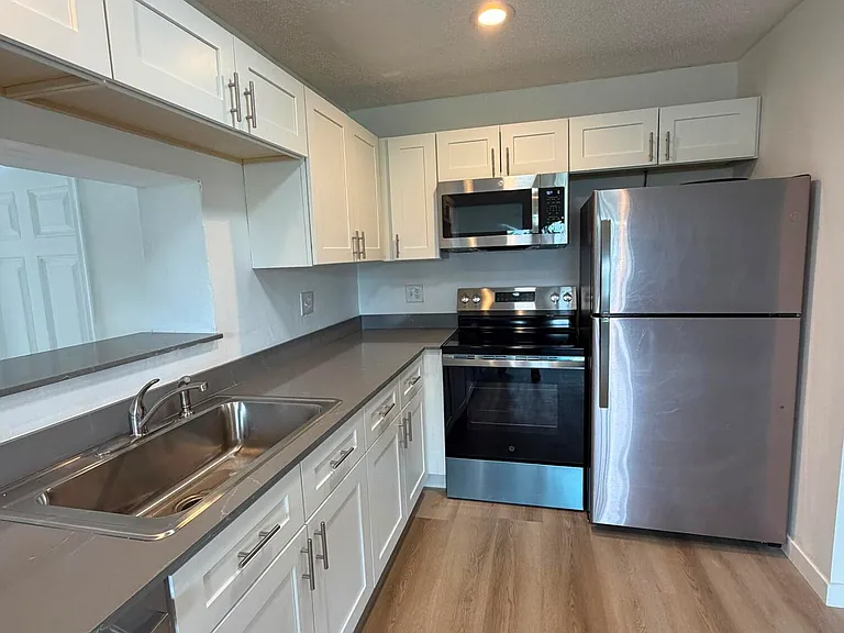 1117 SE 5th St — Photo 3