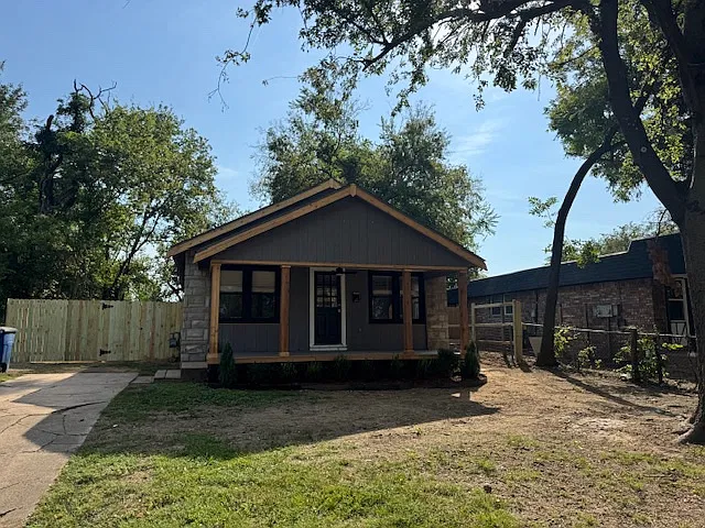 2 bed, 1200 sqft, $1,300 — Photo 2