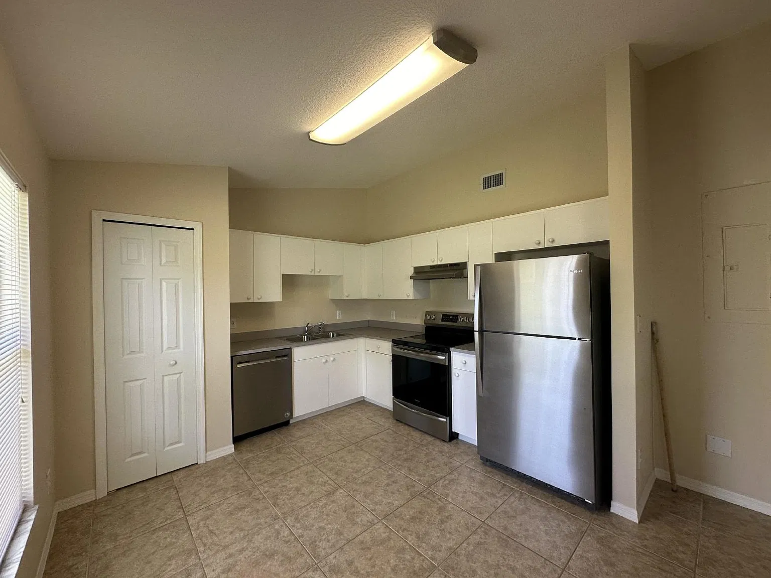2 bed, 2.0 bath, 1100 sqft, $1,650 — Photo 3