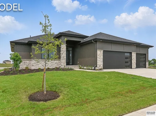 20720 Kansas Ave, Elkhorn, NE 68022