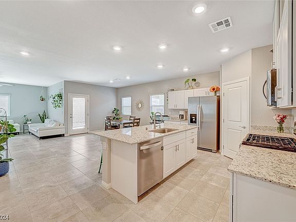 2nd image of 7515 Pink Mimosa Ave