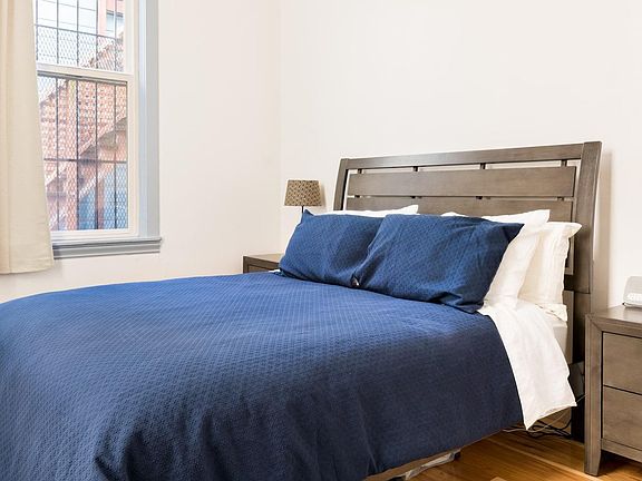 4th image of 275 Oak St #275
