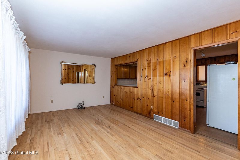 4th image of 8 Clark Avenue