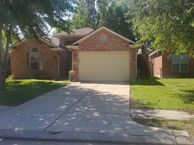 3 bed, 2.0 bath, 1991 sqft, $2,075 — Photo 3