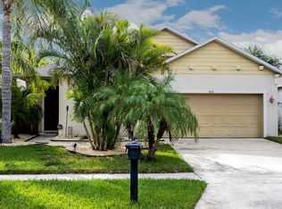 1418 Blackwater Pond Dr, Orlando, FL 32828