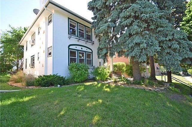 Lots of light and a nice green lawn.