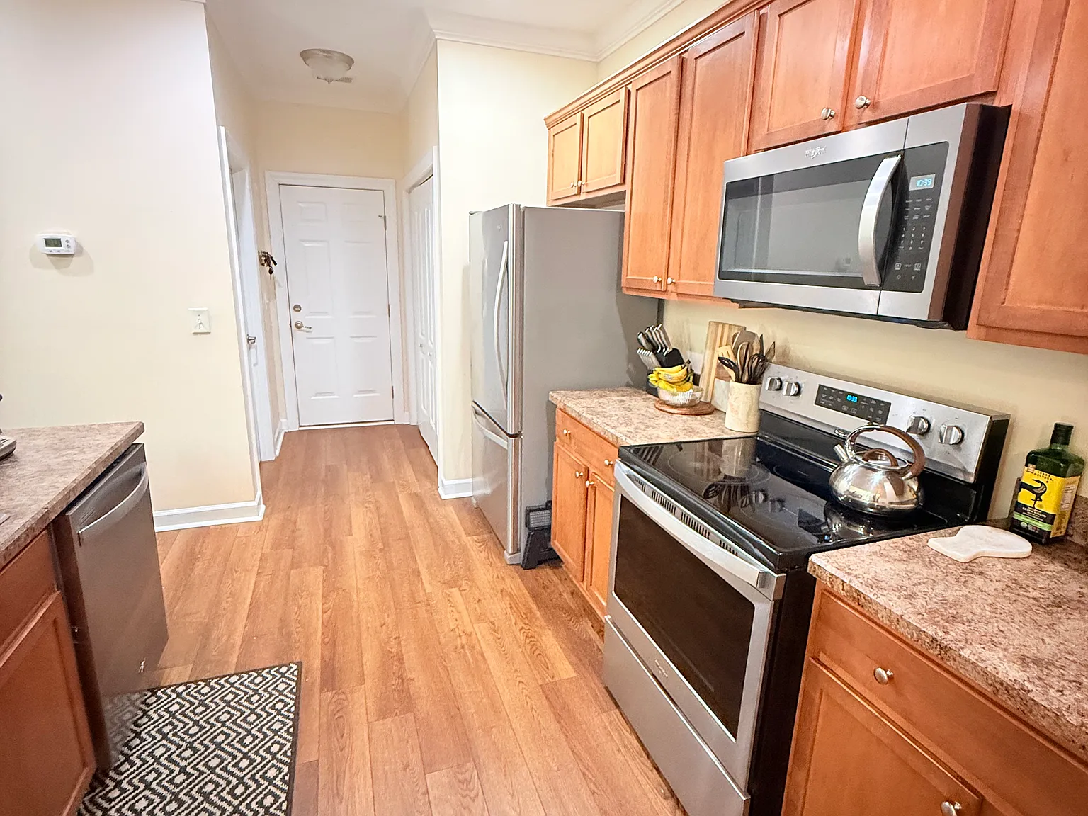 3 bed, 2.5 bath, 1851 sqft, $1,900 — Photo 3